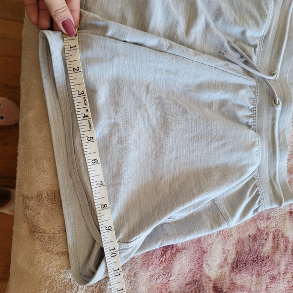 🤑 All In Motion Shorts - Picture 5 of 6